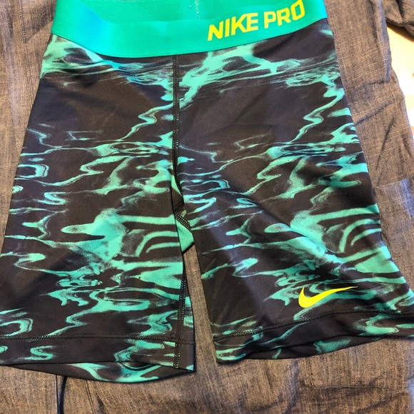 Amazon.com : Nike Lady Pro Core II 2.5 Inch Compression Shorts - X Small : Cycling Compression 